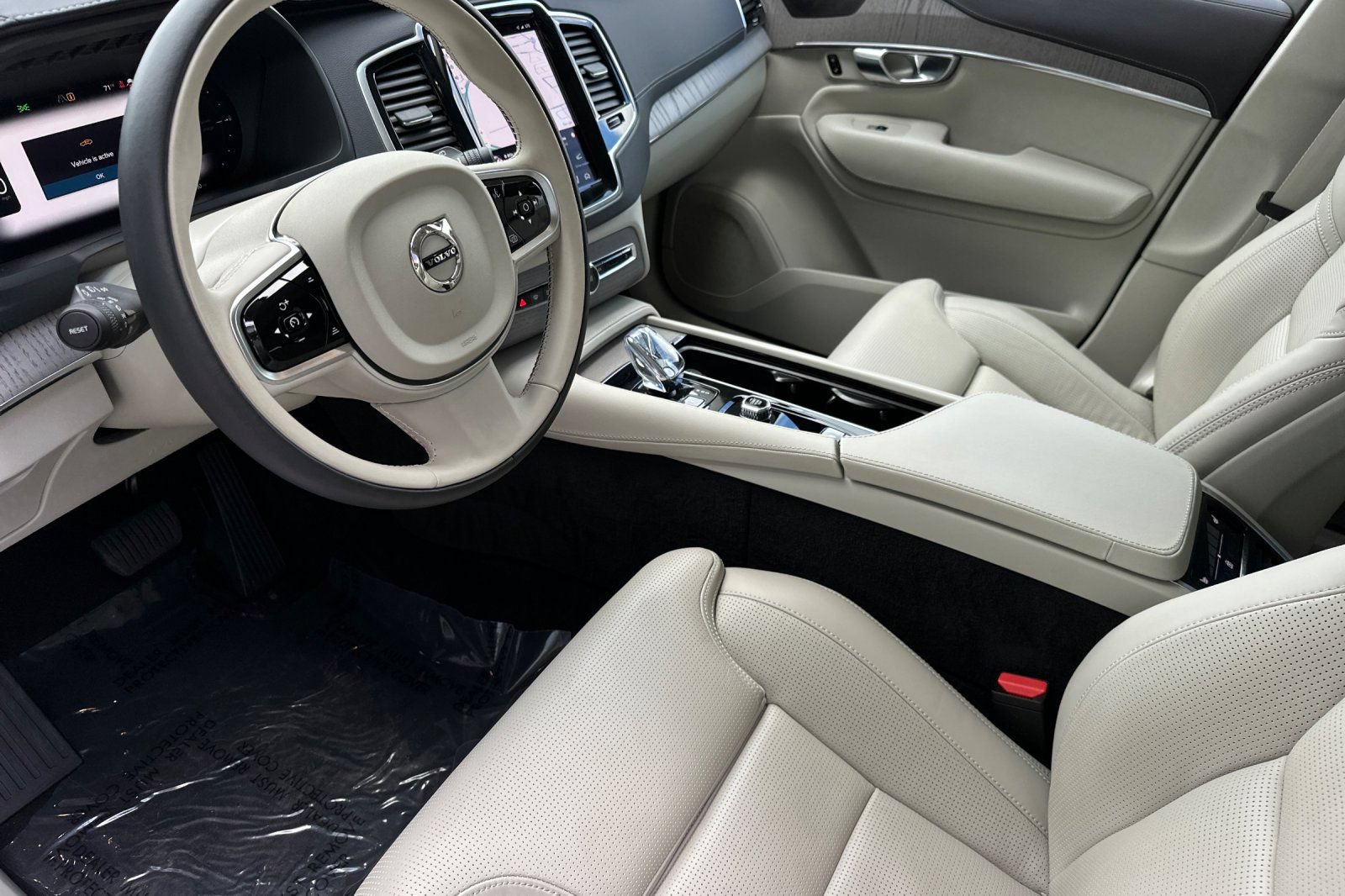 Used 2025 Volvo XC90 T8 Ultra w/ Protection Package Premier AWD/4WD image 9