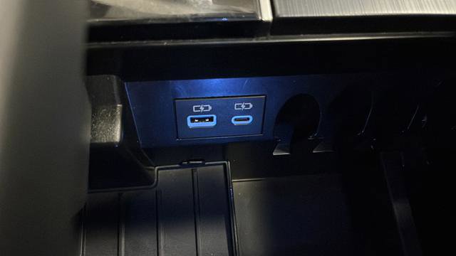 Used 2024 Toyota Sequoia Platinum AWD/4WD image 34