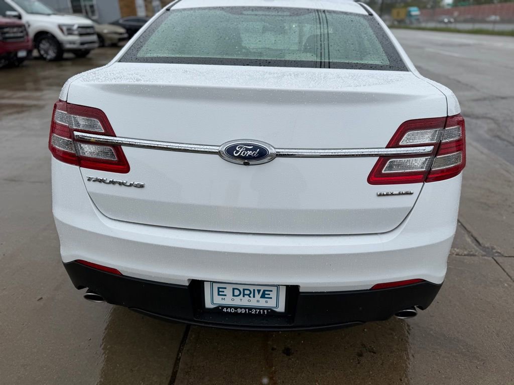 Used 2017 Ford Taurus SE FWD image 6