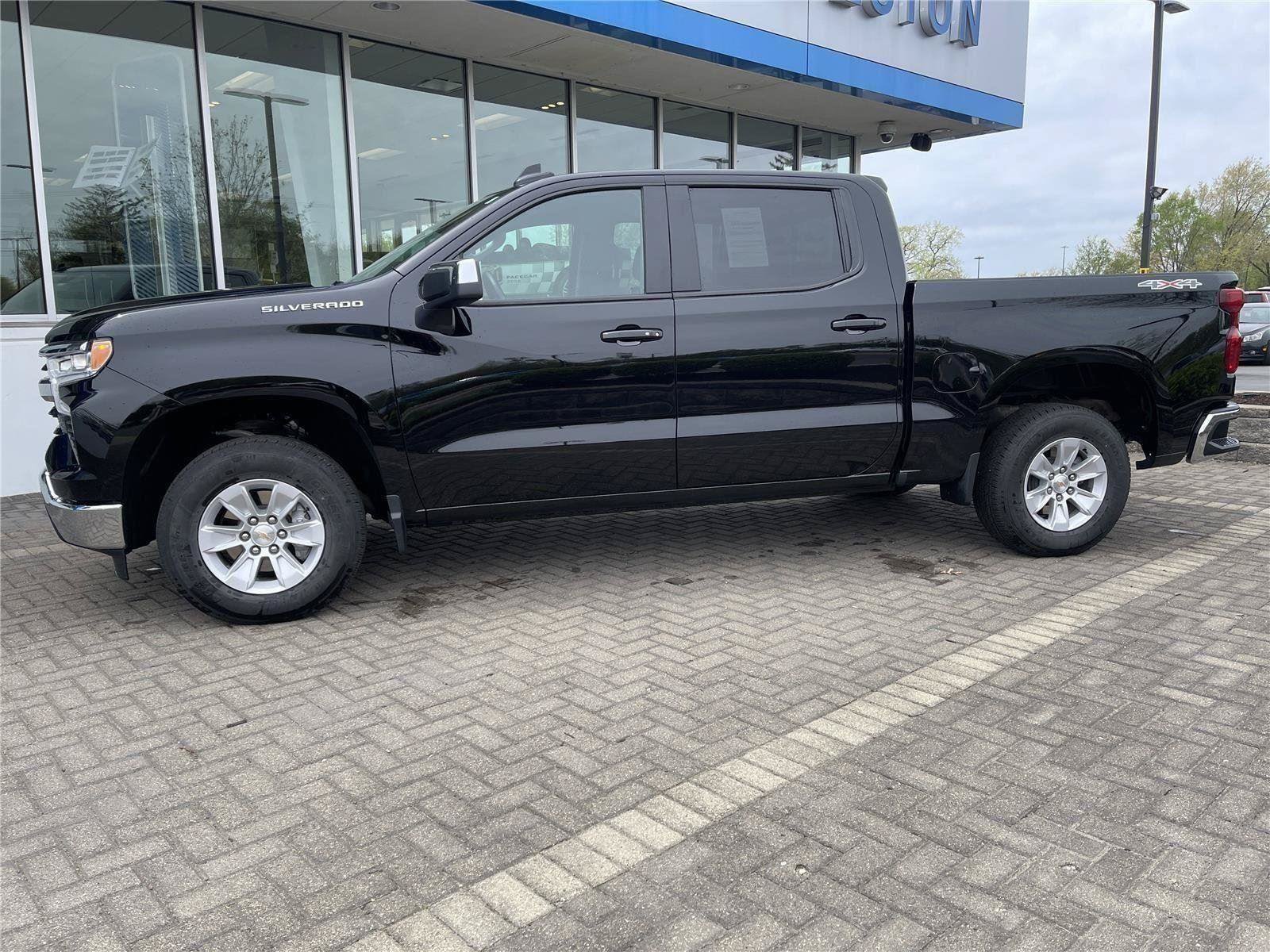 Used 2025 Chevrolet Silverado 1500 LT AWD/4WD image 2