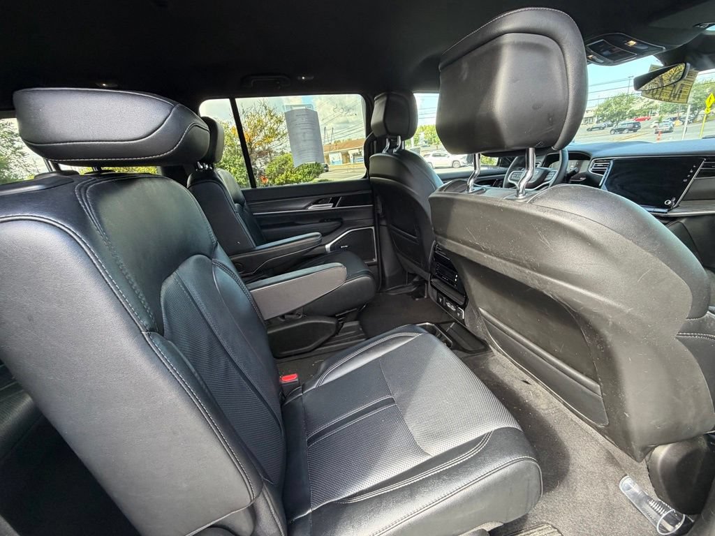 Used 2024 Jeep Wagoneer Series III AWD/4WD image 15