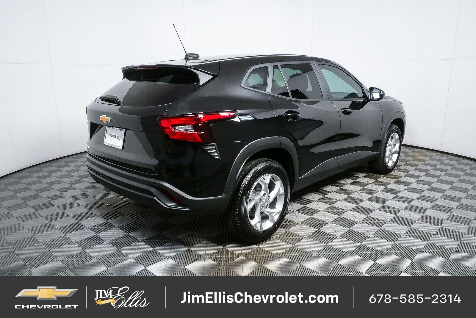 New 2026 Chevrolet Trax LS w/ LS Convenience Package FWD image 3