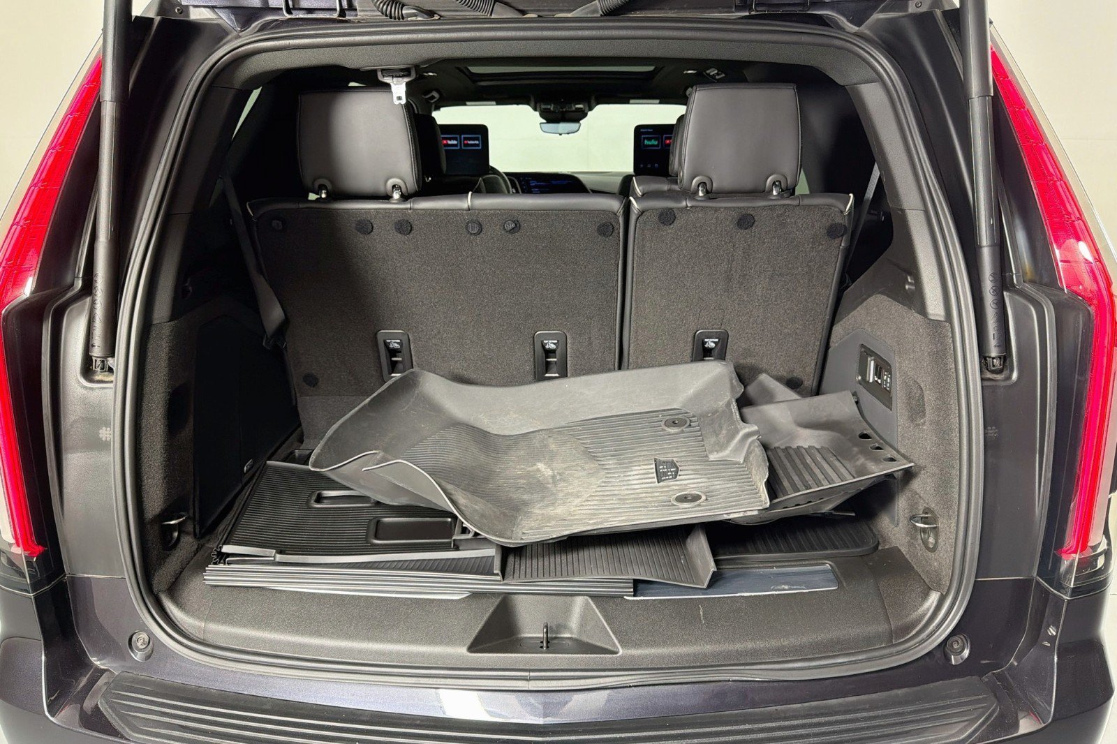 Used 2024 Cadillac Escalade Premium Luxury w/ LPO, Floor Liner Package AWD/4WD image 24