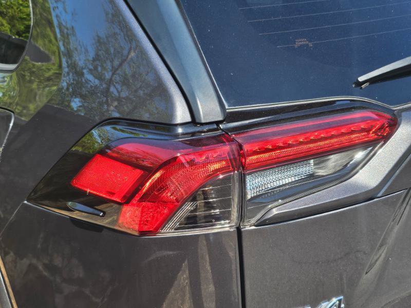 Used 2019 Toyota RAV4 LE image 22
