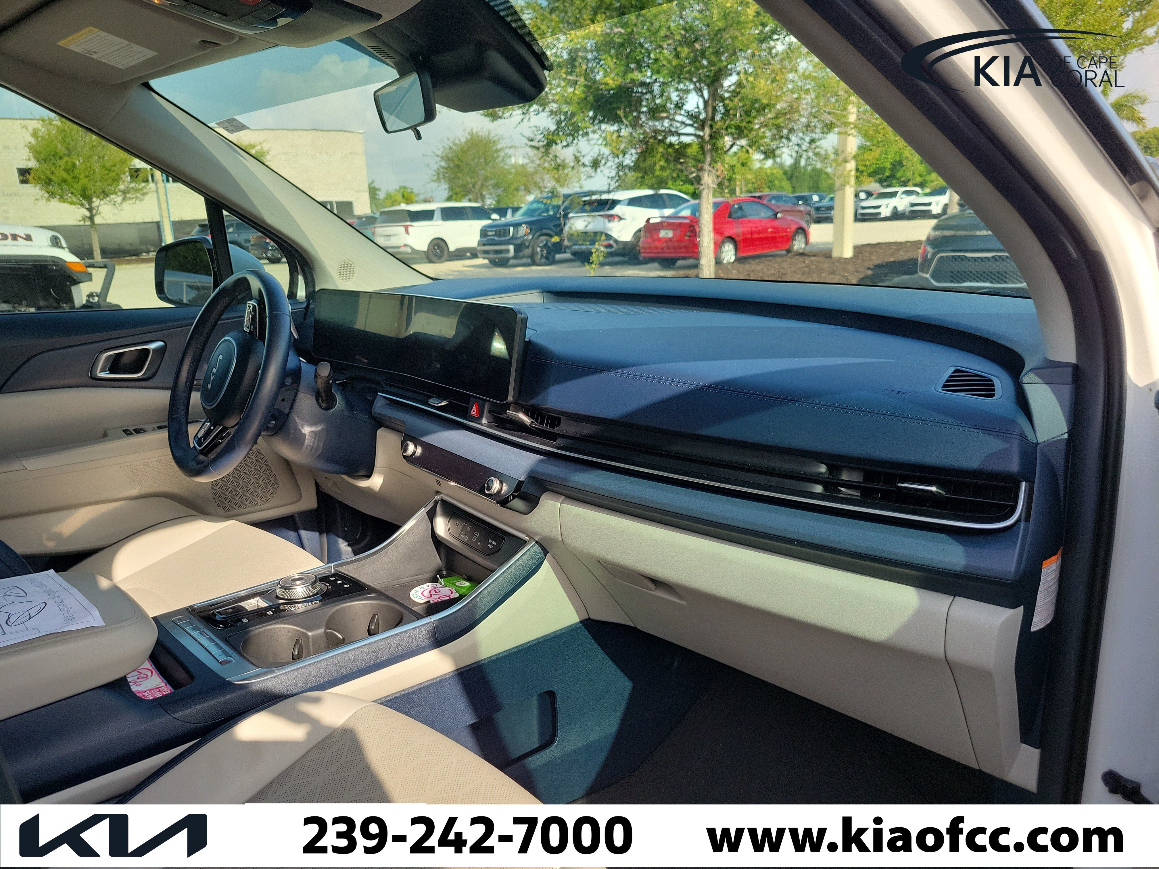 Certified 2025 Kia Carnival EX FWD image 8
