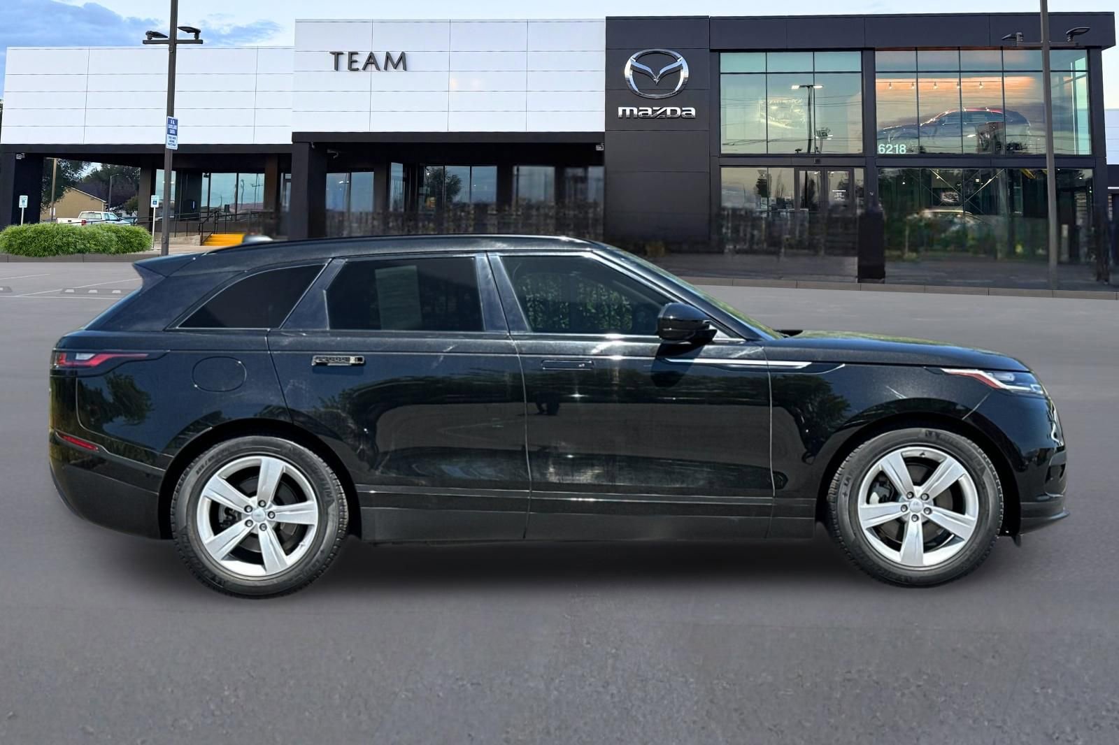 Used 2019 Land Rover Range Rover Velar S image 3