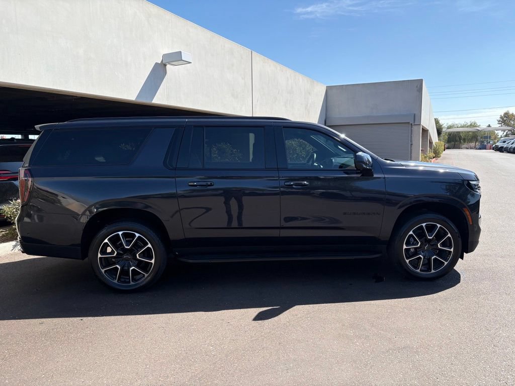 Used 2025 Chevrolet Suburban RST RWD image 5