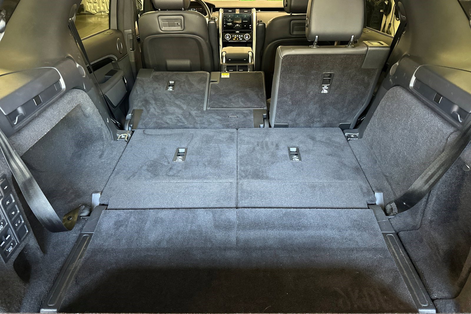 Used 2023 Land Rover Discovery S R-Dynamic image 34