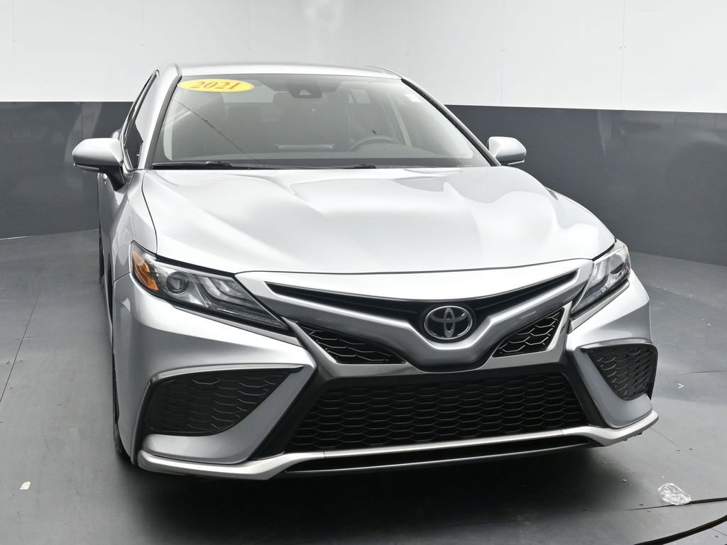 Used 2021 Toyota Camry XSE image 3