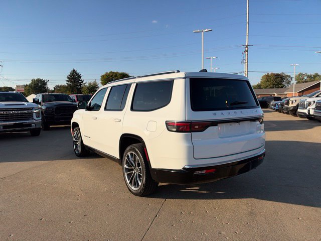 Used 2024 Jeep Wagoneer Series III w/ Premium Group I AWD/4WD image 5