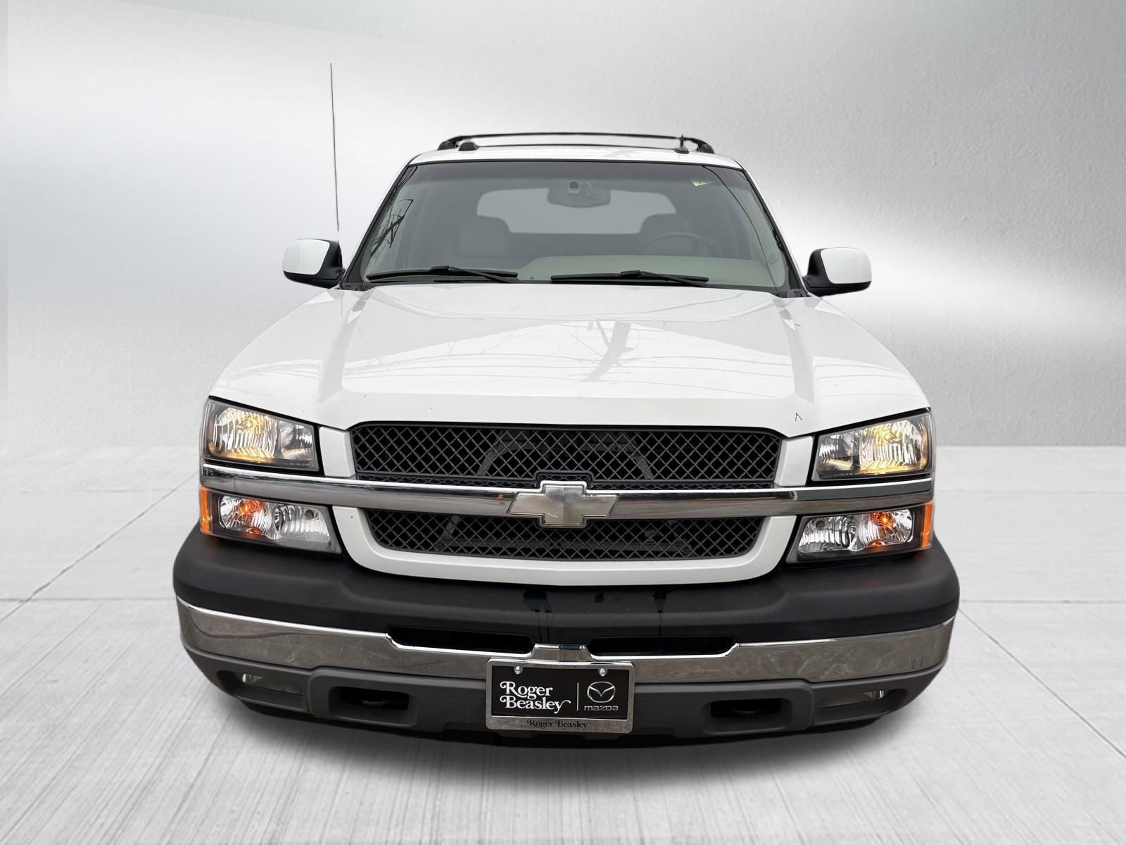 Used 2005 Chevrolet Avalanche Z71 w/ Preferred Equipment Group image 2