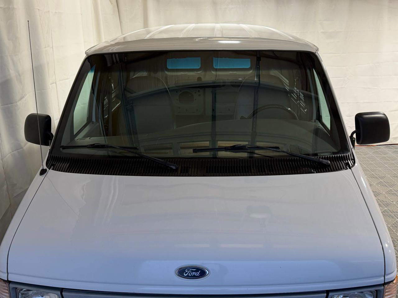 Used 1999 Ford E-150 and Econoline 150 RWD image 3