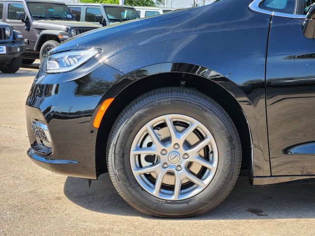 New 2026 Chrysler Pacifica Select FWD image 6