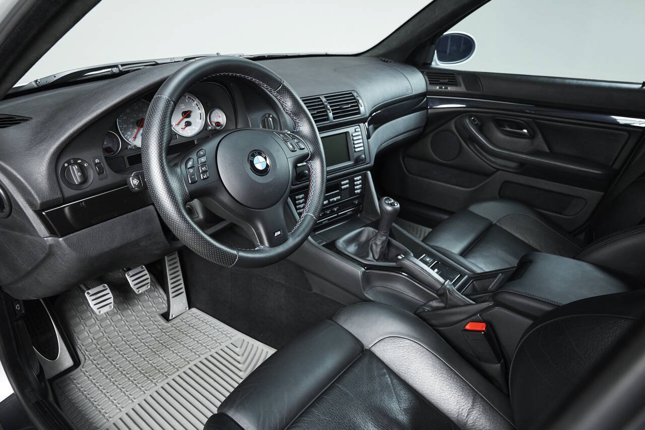 Used 2003 BMW M5 RWD image 47