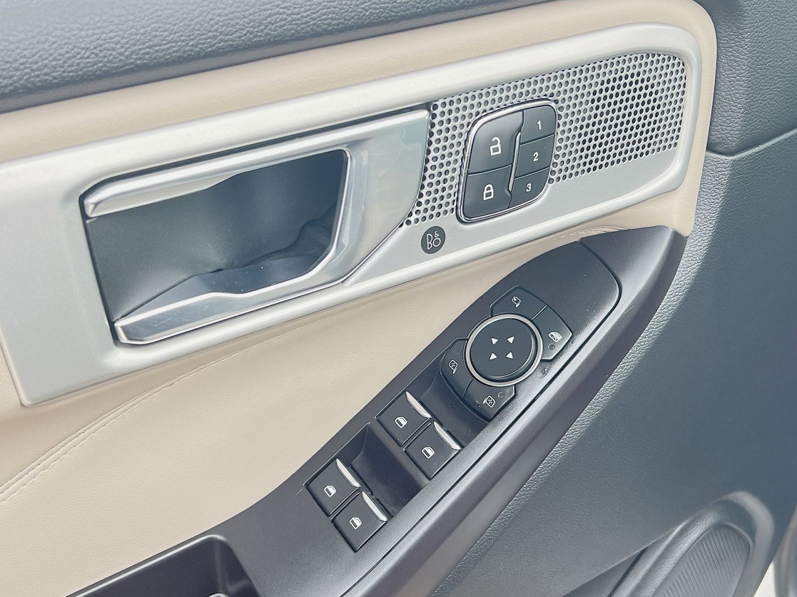 Used 2020 Ford Explorer Limited image 15