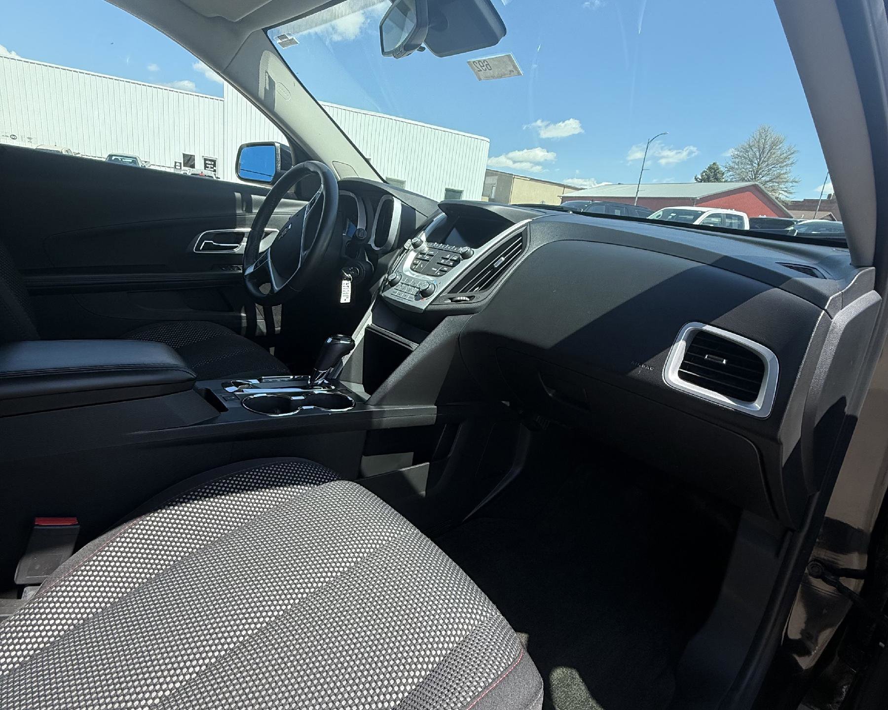 Used 2017 Chevrolet Equinox LT w/ Convenience Package FWD image 9