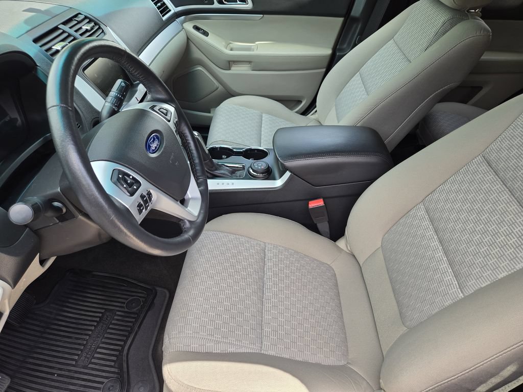 Used 2015 Ford Explorer XLT w/ Equipment Group 201B AWD/4WD image 18