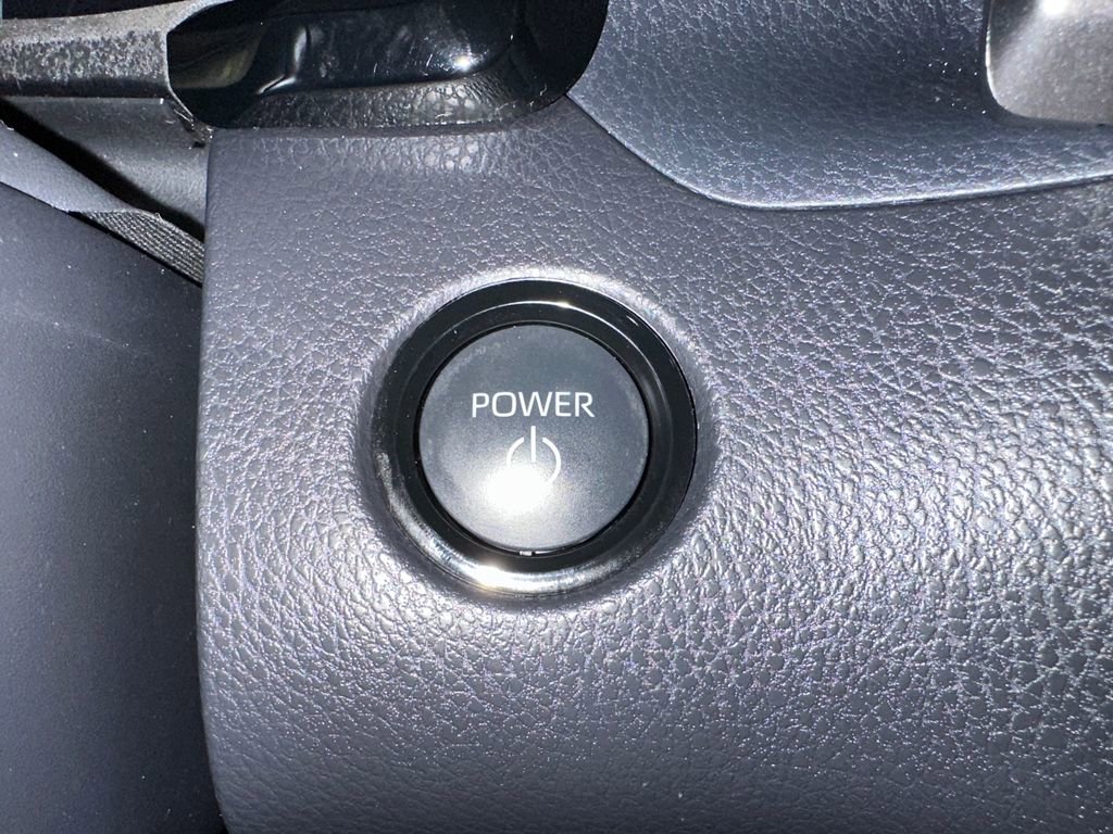 Used 2025 Toyota Camry SE image 23