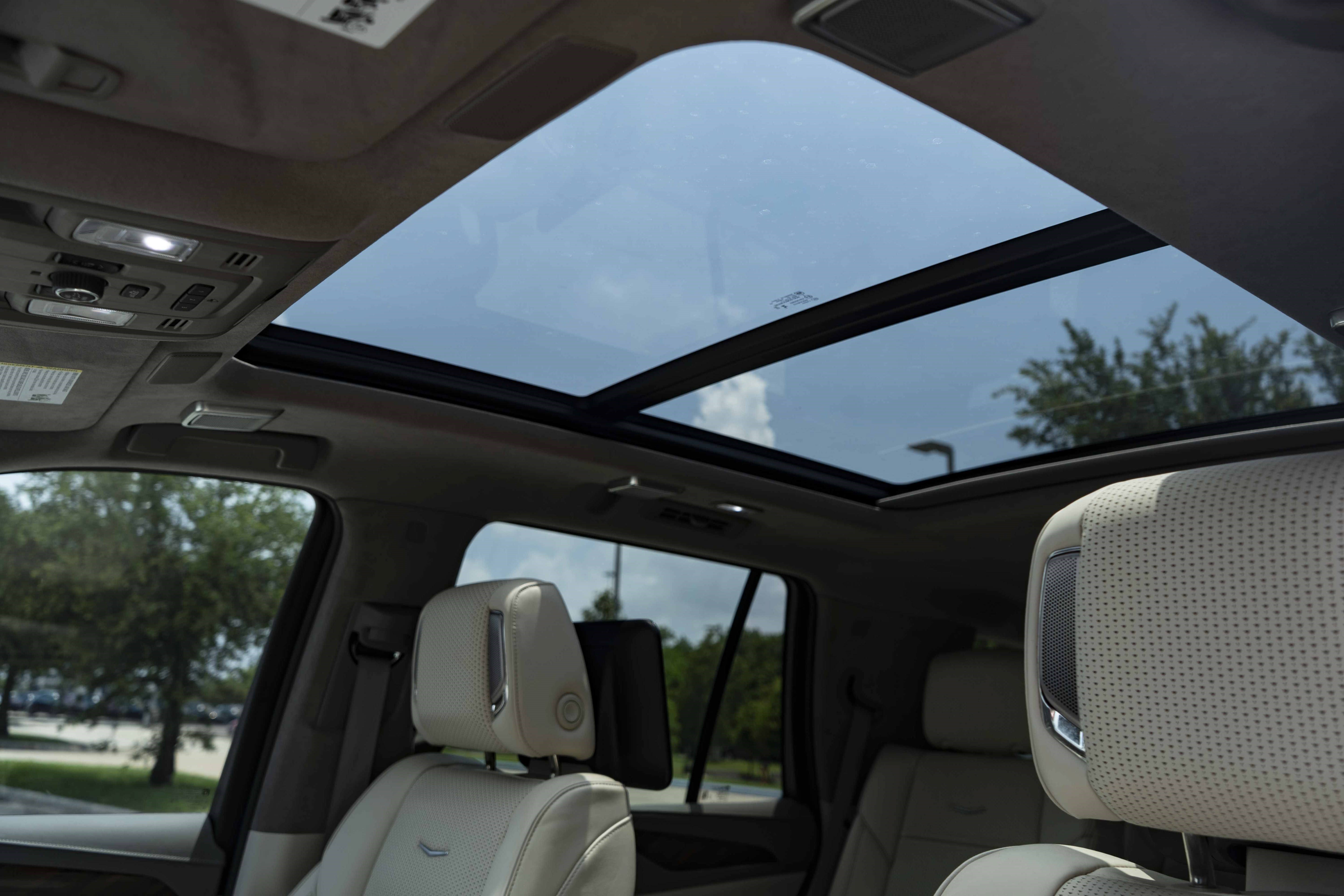 Used 2024 Cadillac Escalade Premium Luxury Platinum w/ LPO, Floor Liner Package AWD/4WD image 38