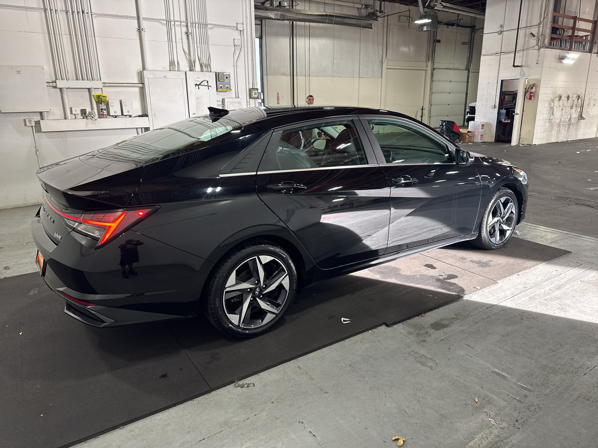 Used 2022 Hyundai Elantra Limited w/ Preferred Accessory Package FWD image 38