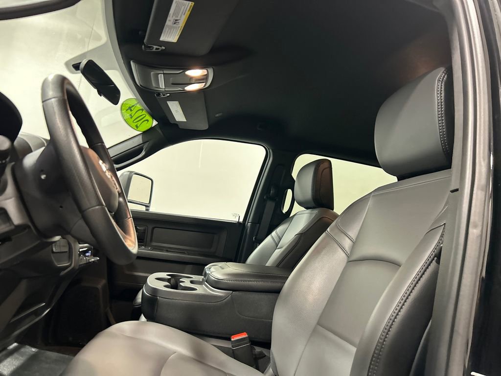 Used 2024 RAM 3500 Tradesman w/ Chrome Appearance Group image 25