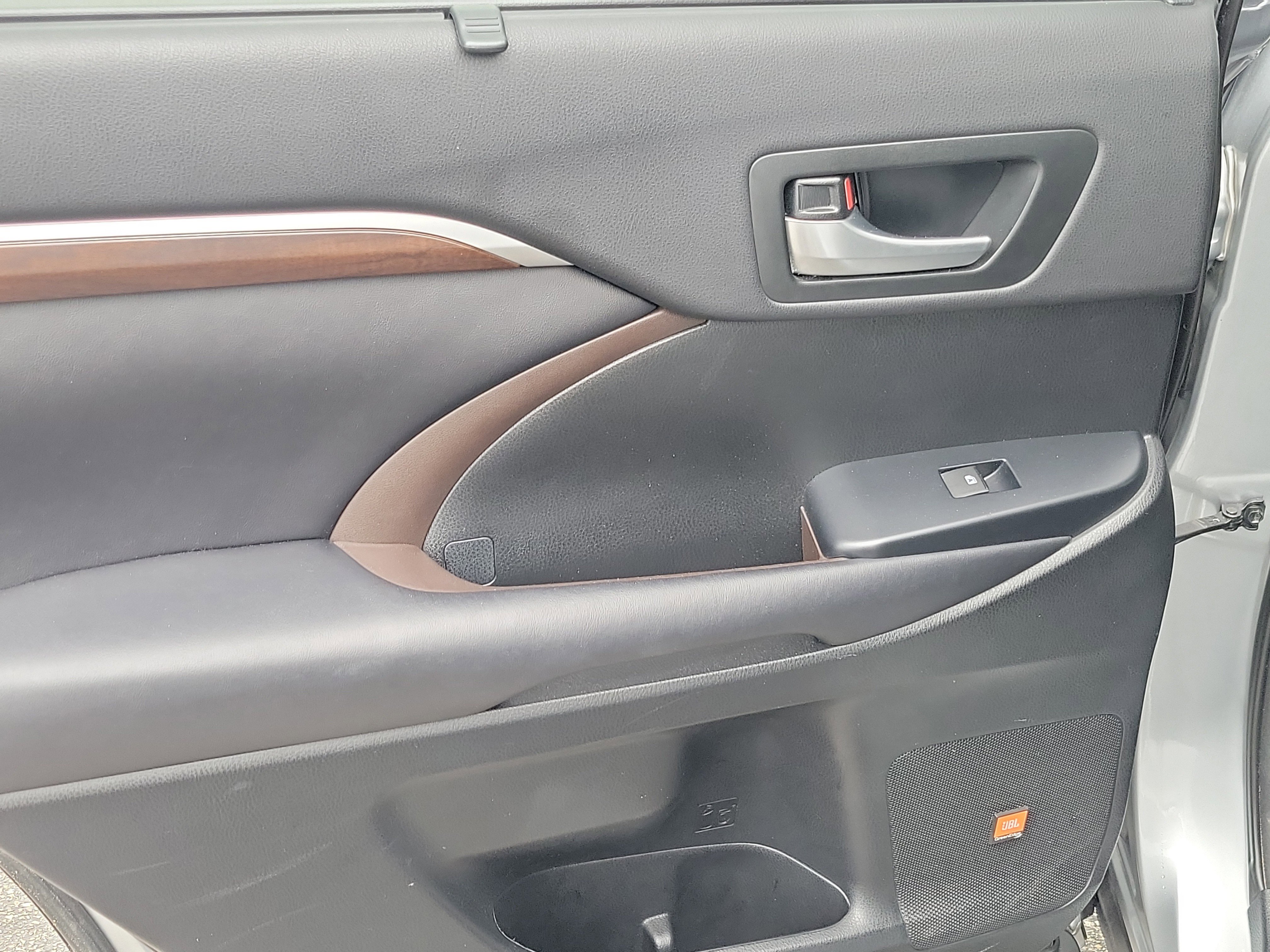 Used 2016 Toyota Highlander Limited image 13