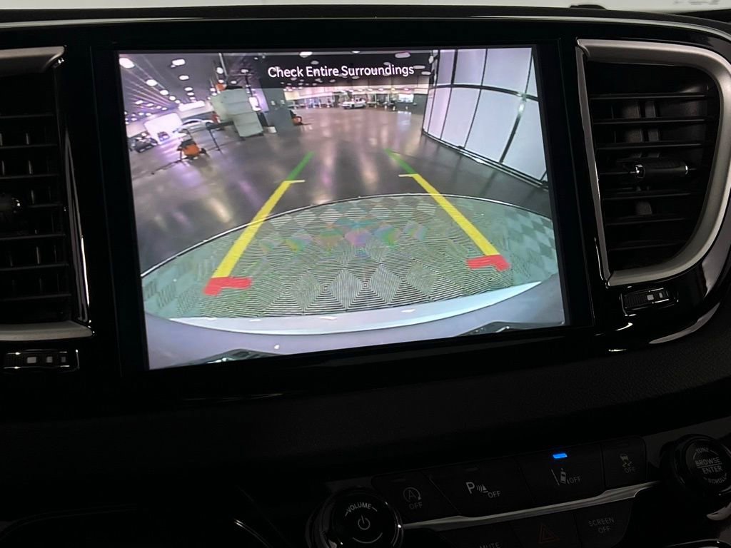 Used 2024 Chrysler Pacifica Touring-L image 22