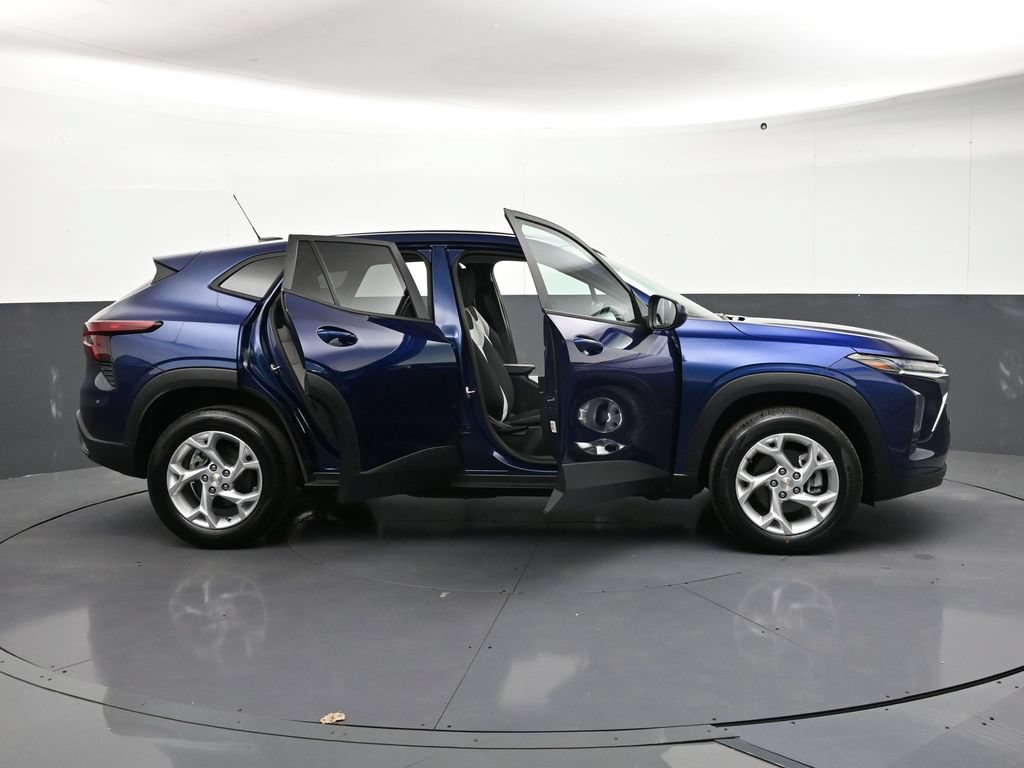 Certified 2024 Chevrolet Trax LS w/ LS Convenience Package FWD image 33