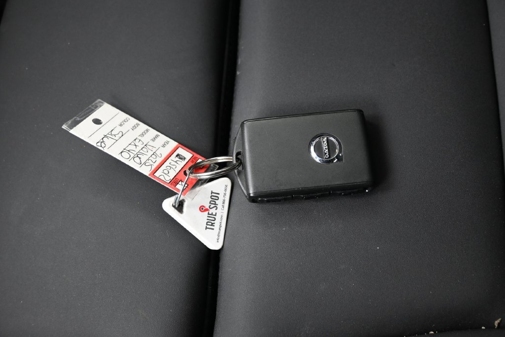 Used 2025 Volvo EX40 Core AWD/4WD image 7