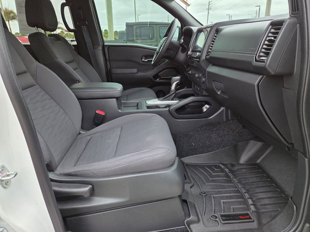 Used 2023 Nissan Frontier SV w/ Midnight Edition Package image 10