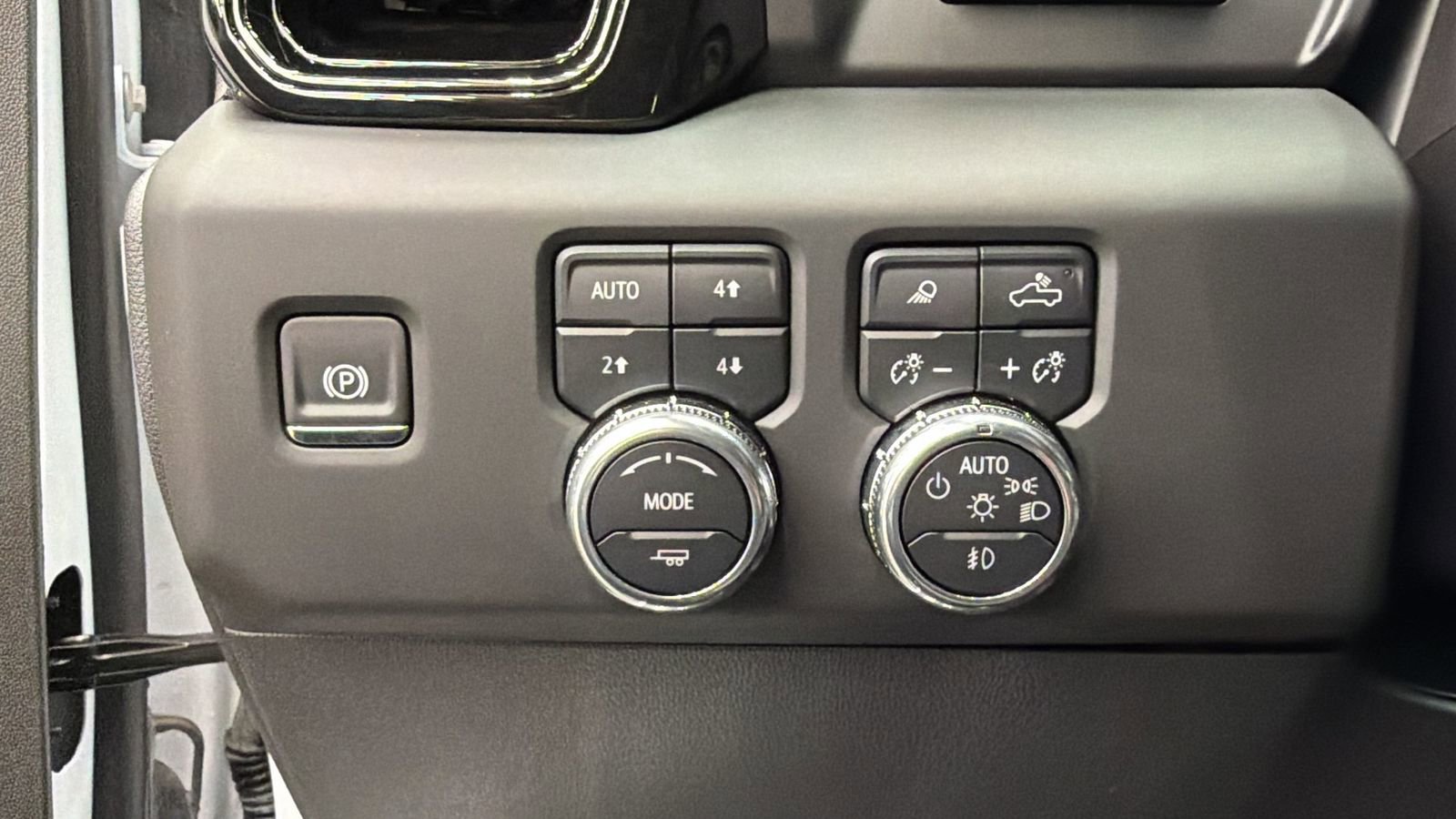 Used 2025 GMC Sierra 1500 AT4X image 31