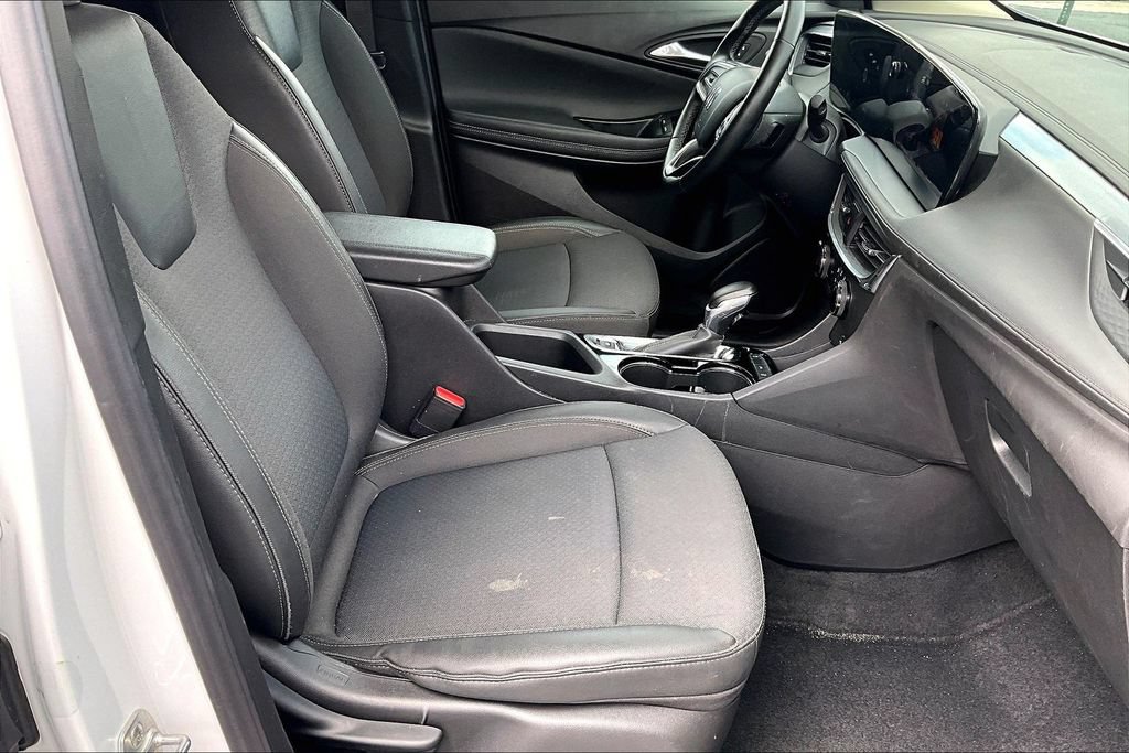 Used 2025 Buick Encore GX Preferred FWD image 29