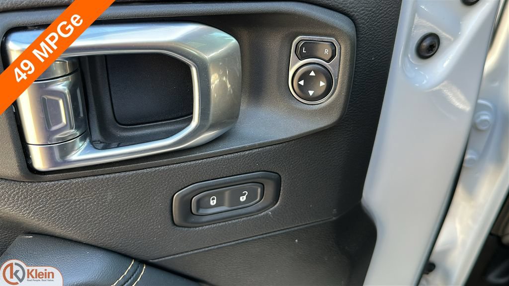 Used 2025 Jeep Wrangler Unlimited Sahara AWD/4WD image 12