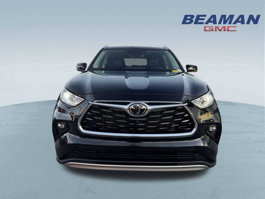Used 2024 Toyota Highlander Platinum image 2