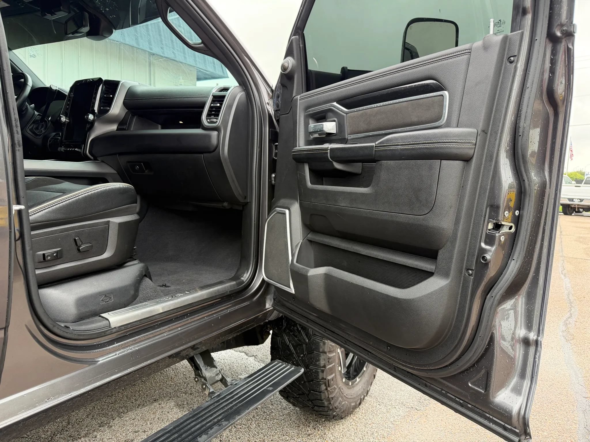 Used 2022 RAM 2500 Laramie AWD/4WD image 17