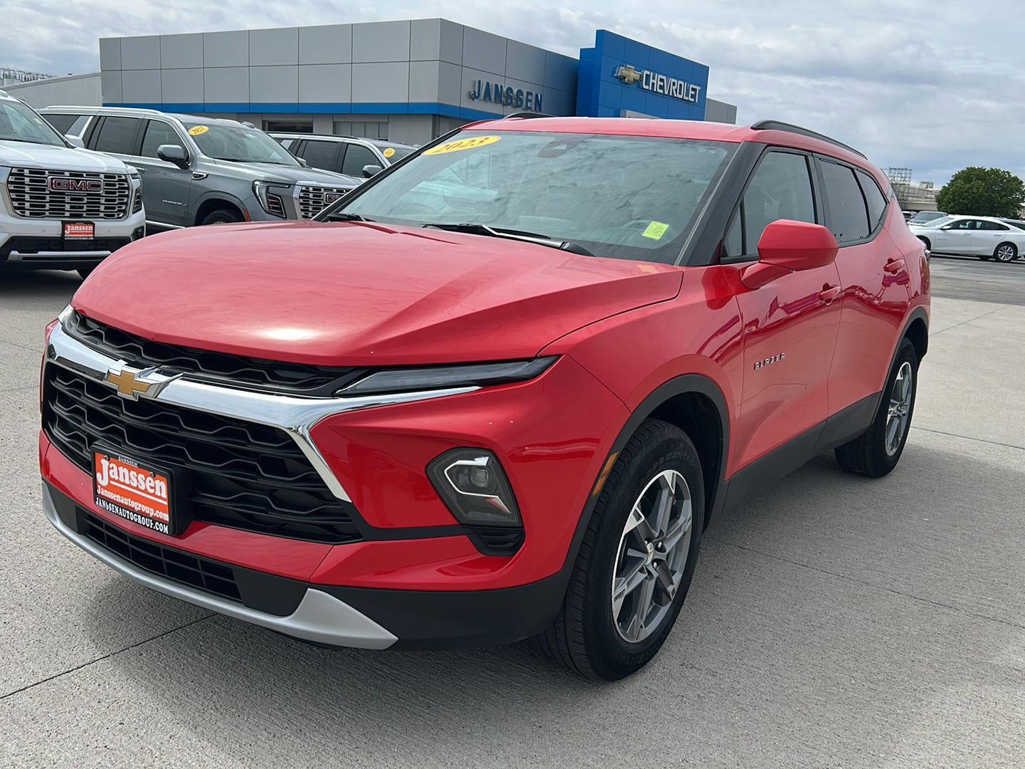 Used 2023 Chevrolet Blazer LT w/ Convenience Package FWD image 2