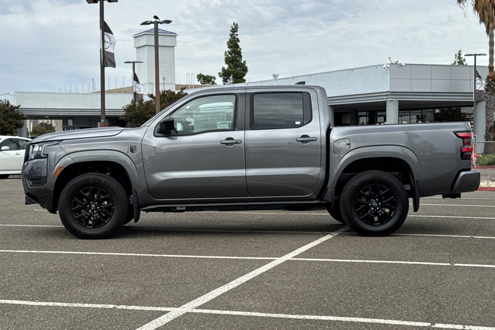 New 2026 Nissan Frontier SV w/ Tow Package AWD/4WD image 9