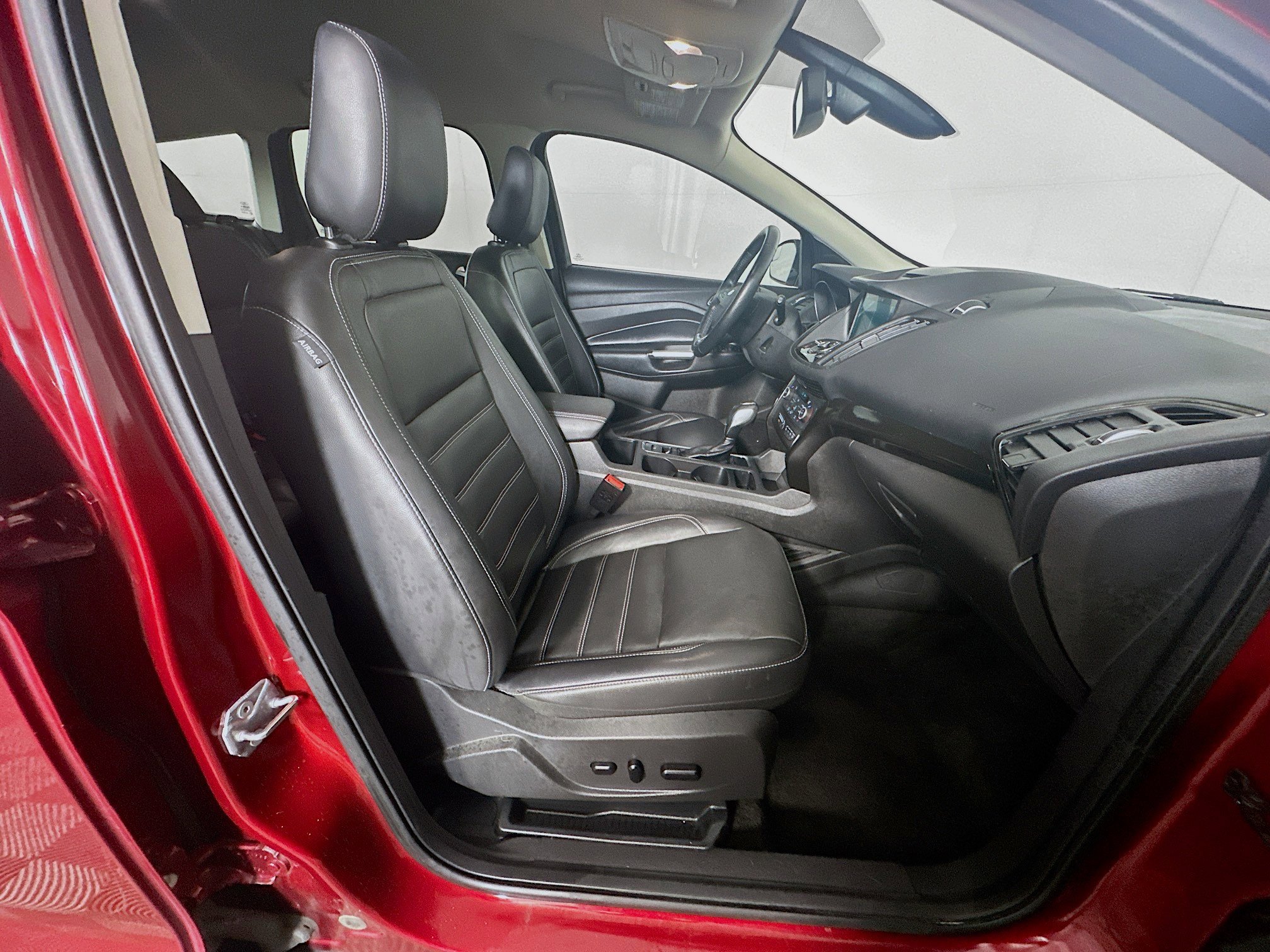 Used 2018 Ford Escape Titanium image 32