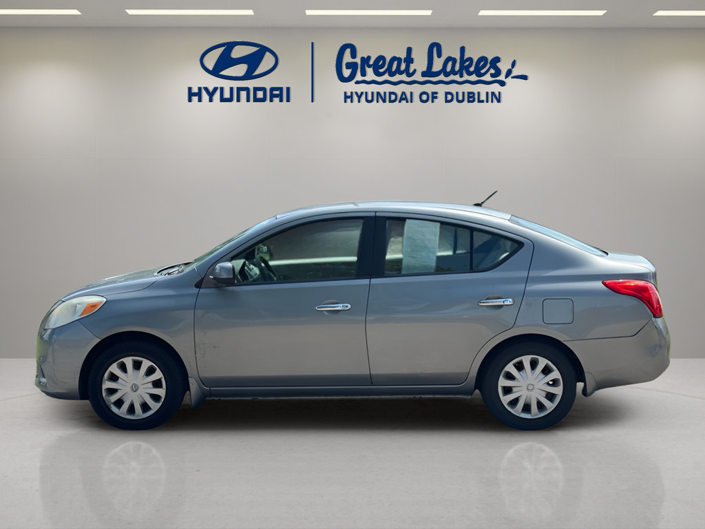 Used 2012 Nissan Versa SV FWD image 2