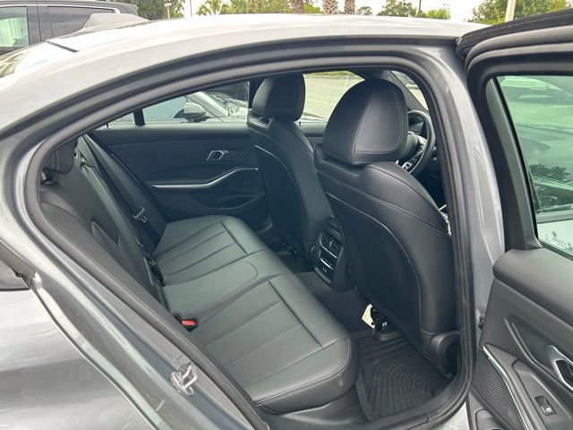 Used 2025 BMW 330i Sedan w/ M Sport Package RWD image 17