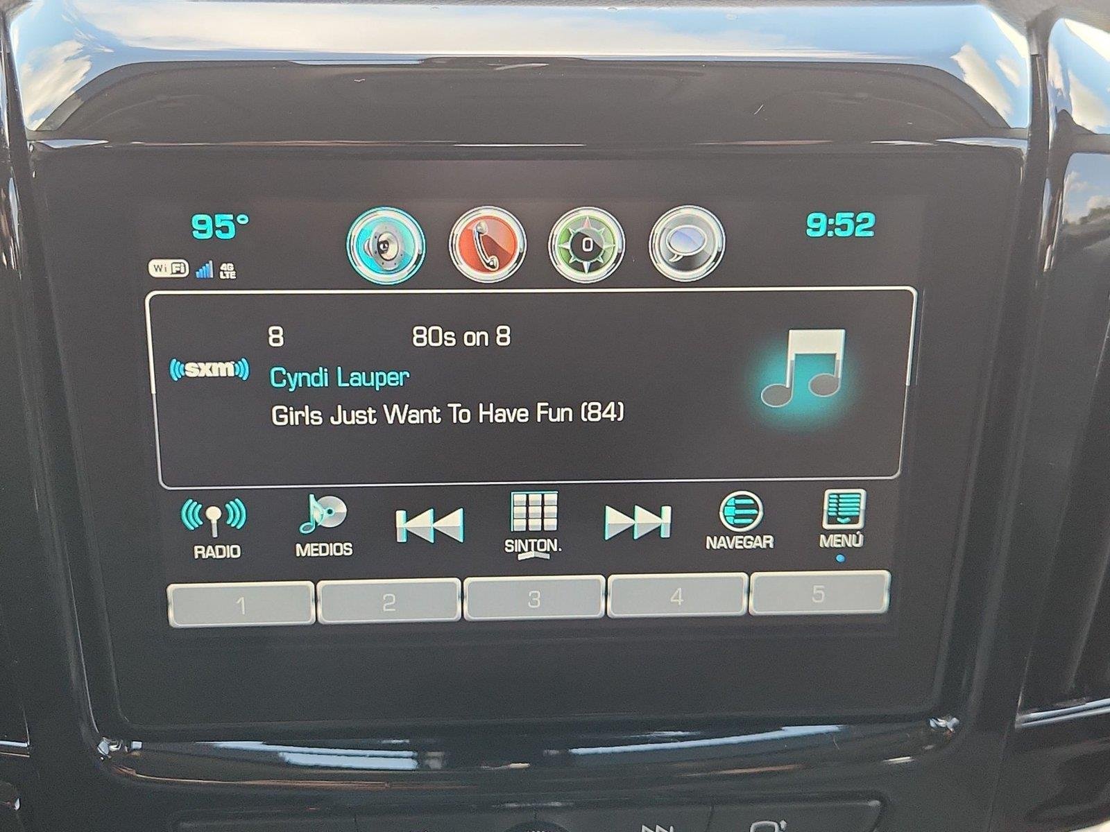 Used 2018 Chevrolet Traverse LT FWD image 13