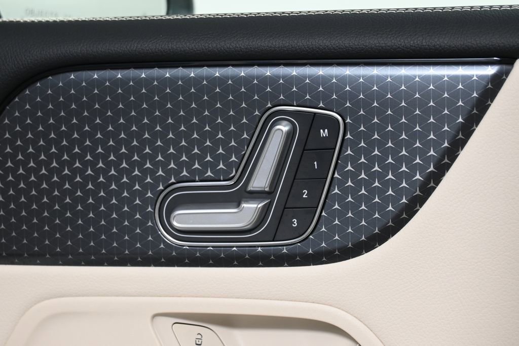 Used 2025 Mercedes-Benz GLB 250 4MATIC image 27