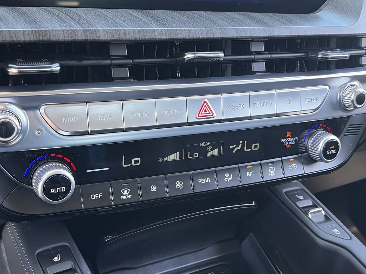 Certified 2025 Kia Telluride SX Prestige AWD/4WD image 26