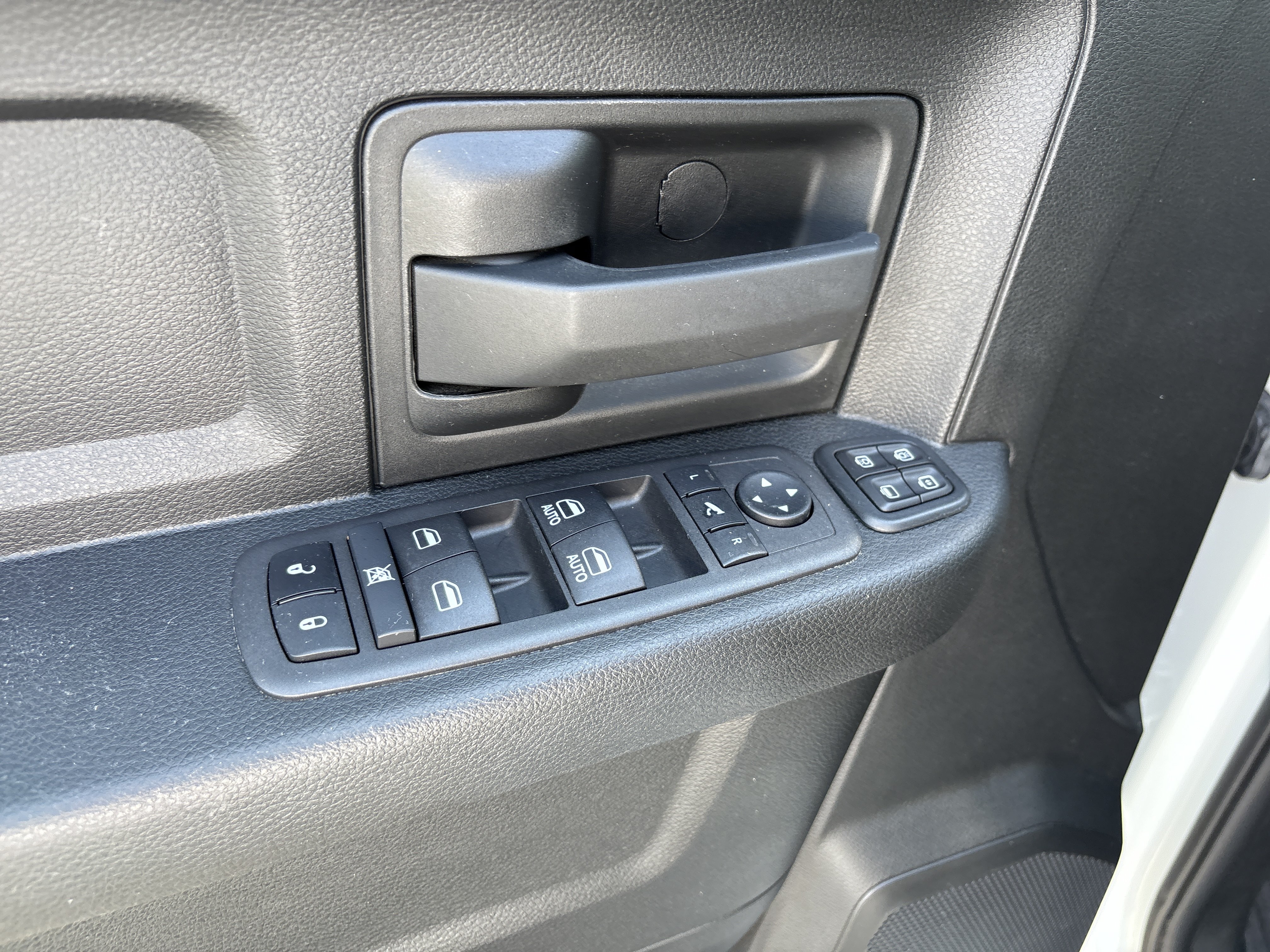 Used 2024 RAM 2500 Tradesman w/ Chrome Appearance Group AWD/4WD image 16