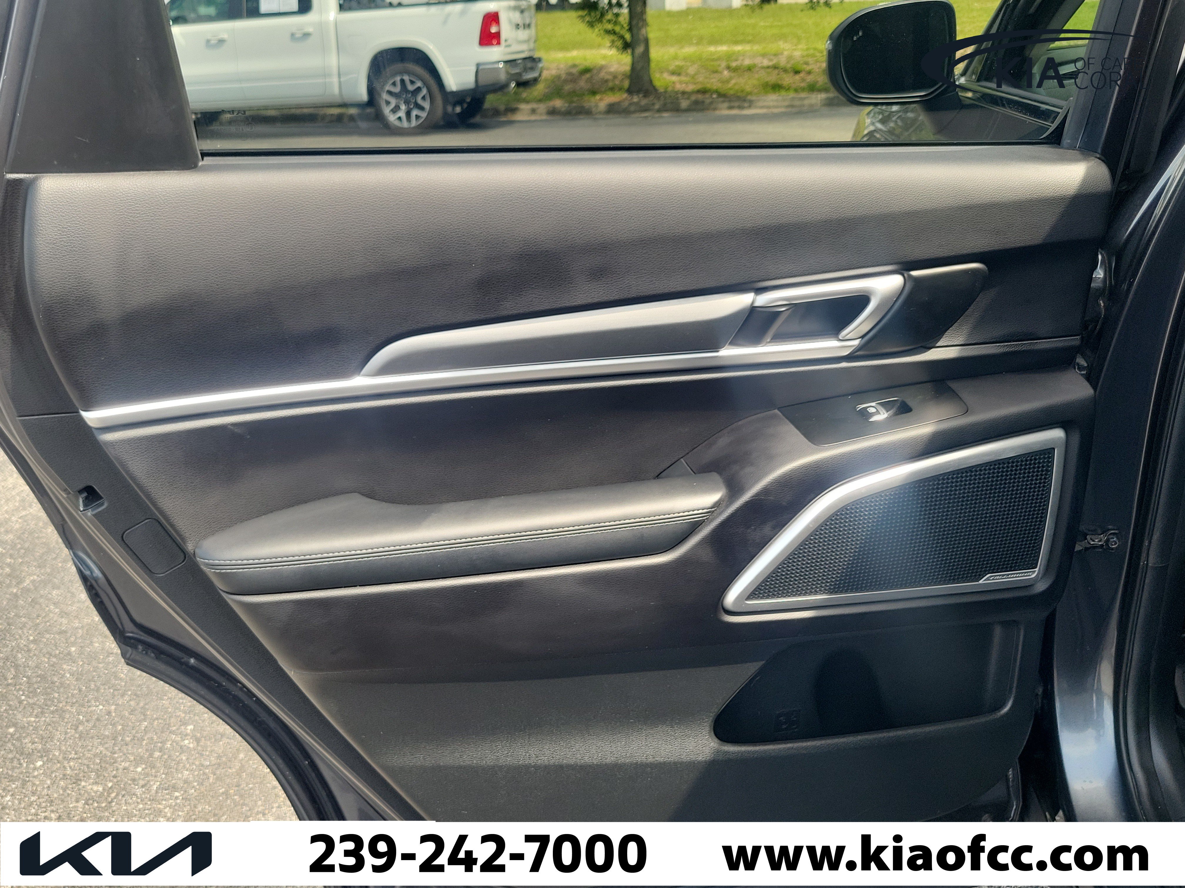 Used 2022 Kia Telluride LX FWD image 11