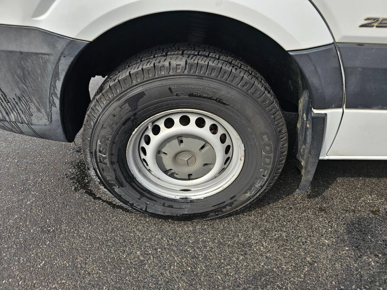 Used 2014 Mercedes-Benz Sprinter 2500 image 9