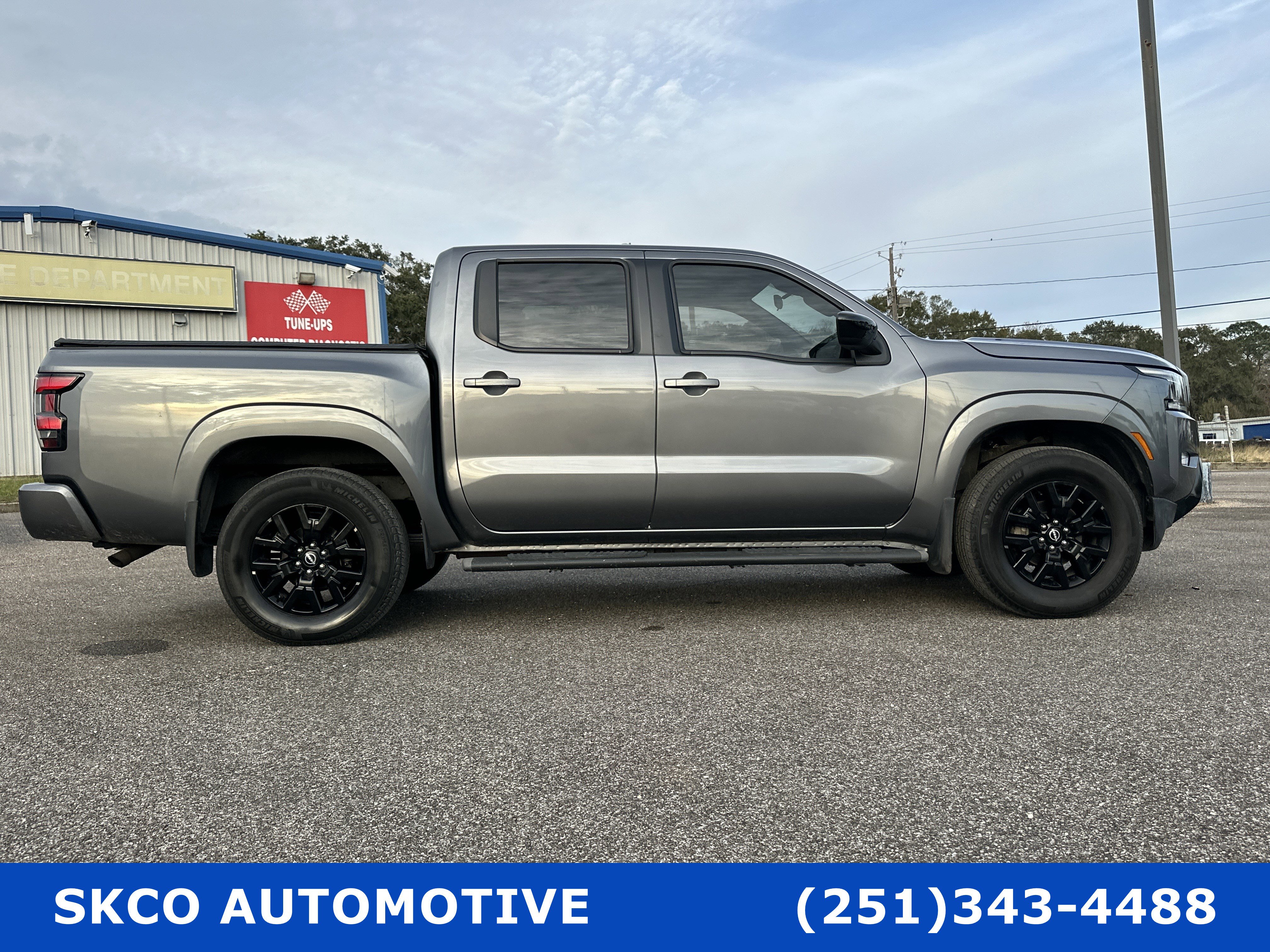 Used 2023 Nissan Frontier SV w/ Midnight Edition Package image 6