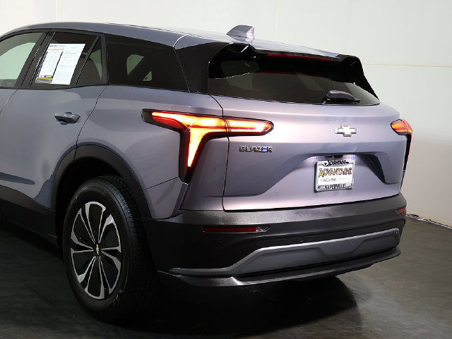 Used 2025 Chevrolet Blazer EV LT FWD image 11