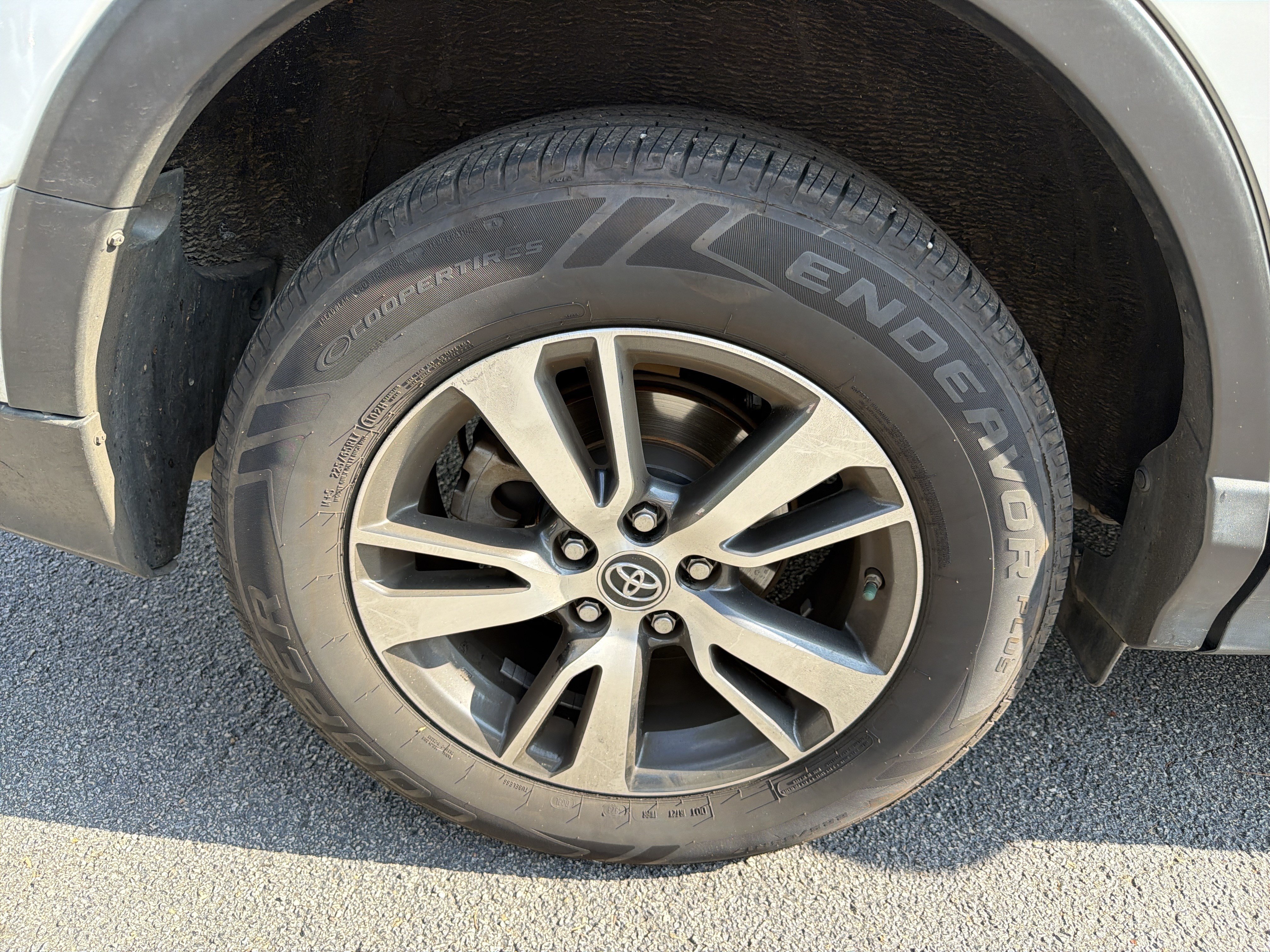 Used 2016 Toyota RAV4 XLE FWD image 8