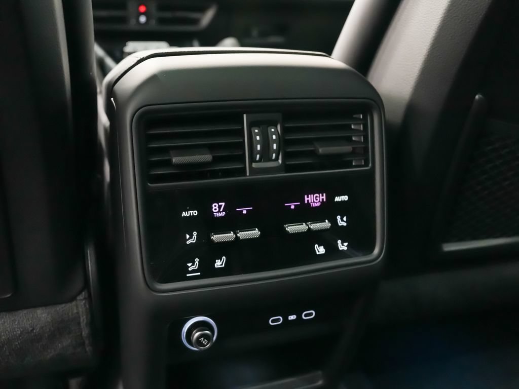 New 2026 Porsche Cayenne Coupe AWD/4WD image 18